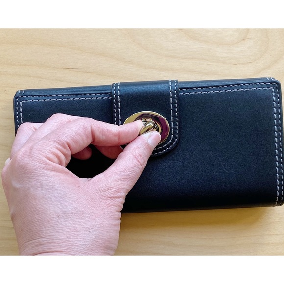 Coach Hamptons Slim Envelope Wallet - Picture 5 of 7